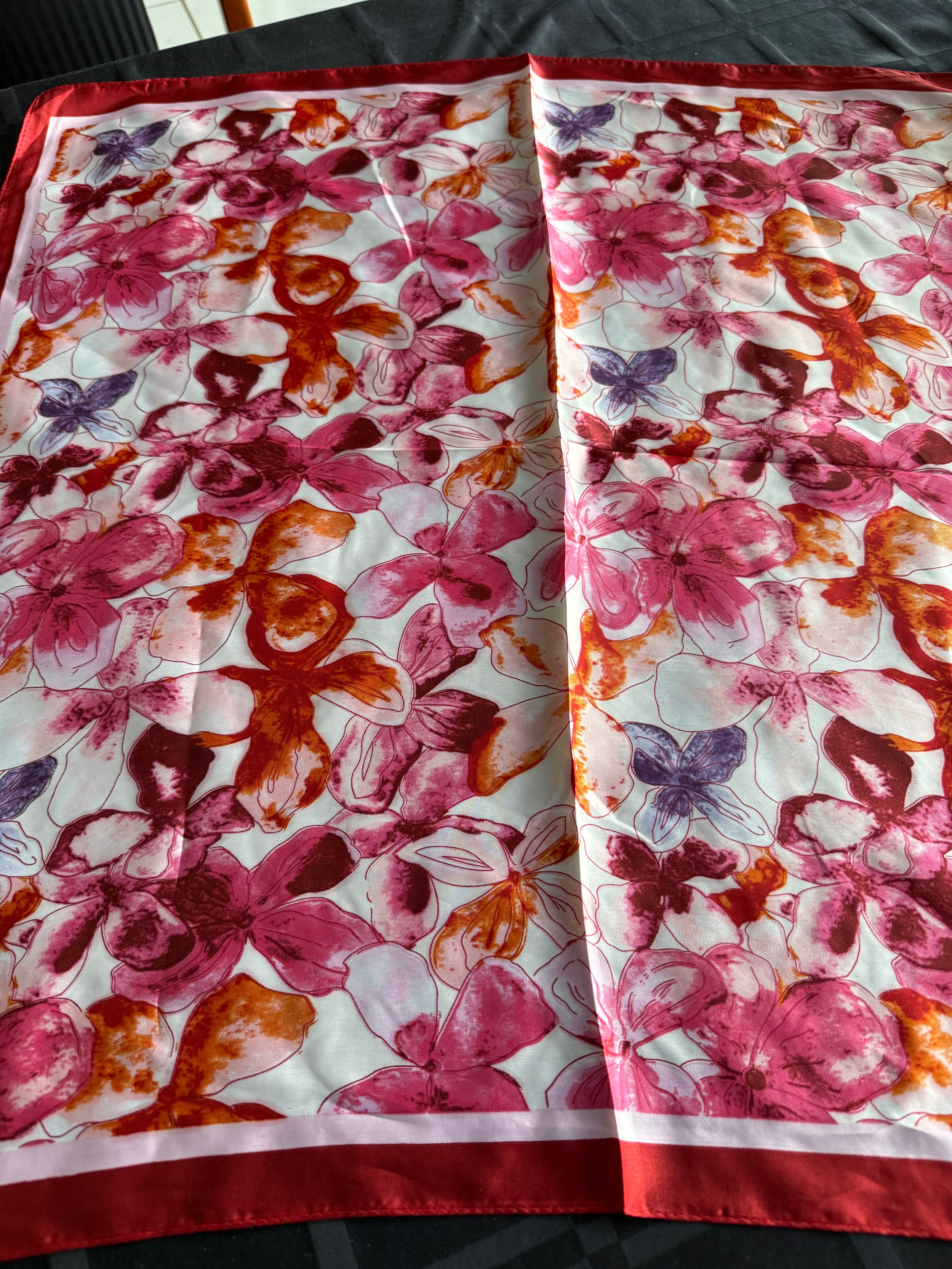 Halstuch mit Blumenmuster