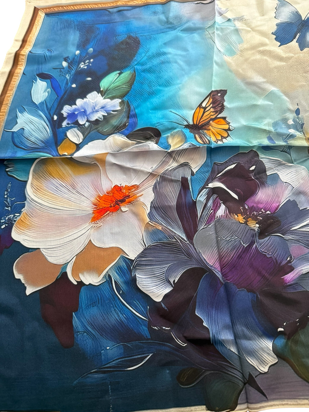 Seidentuch in kräftigen Farben