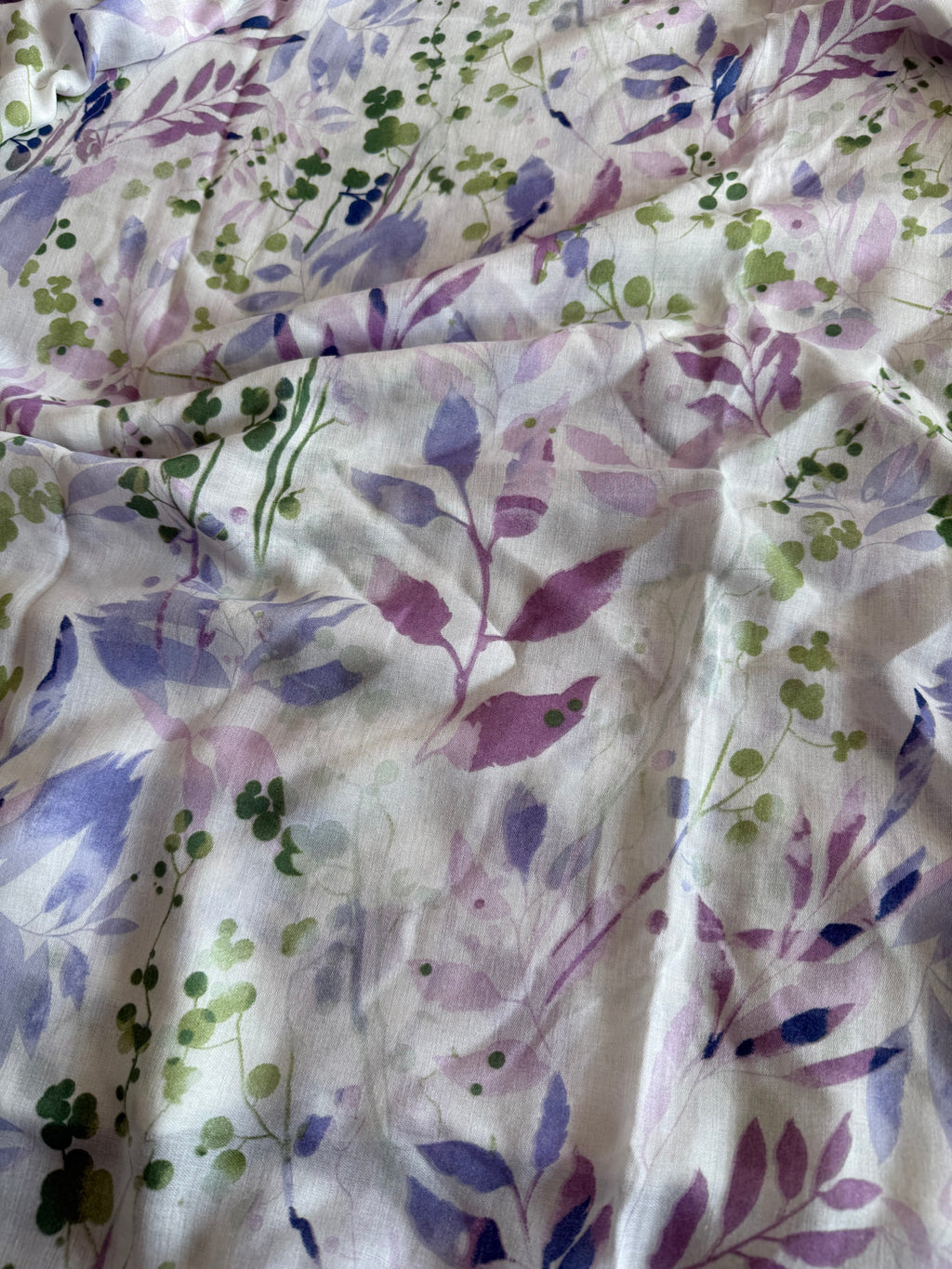 Sommerschal mit Blumenwiesen, leicht und zart