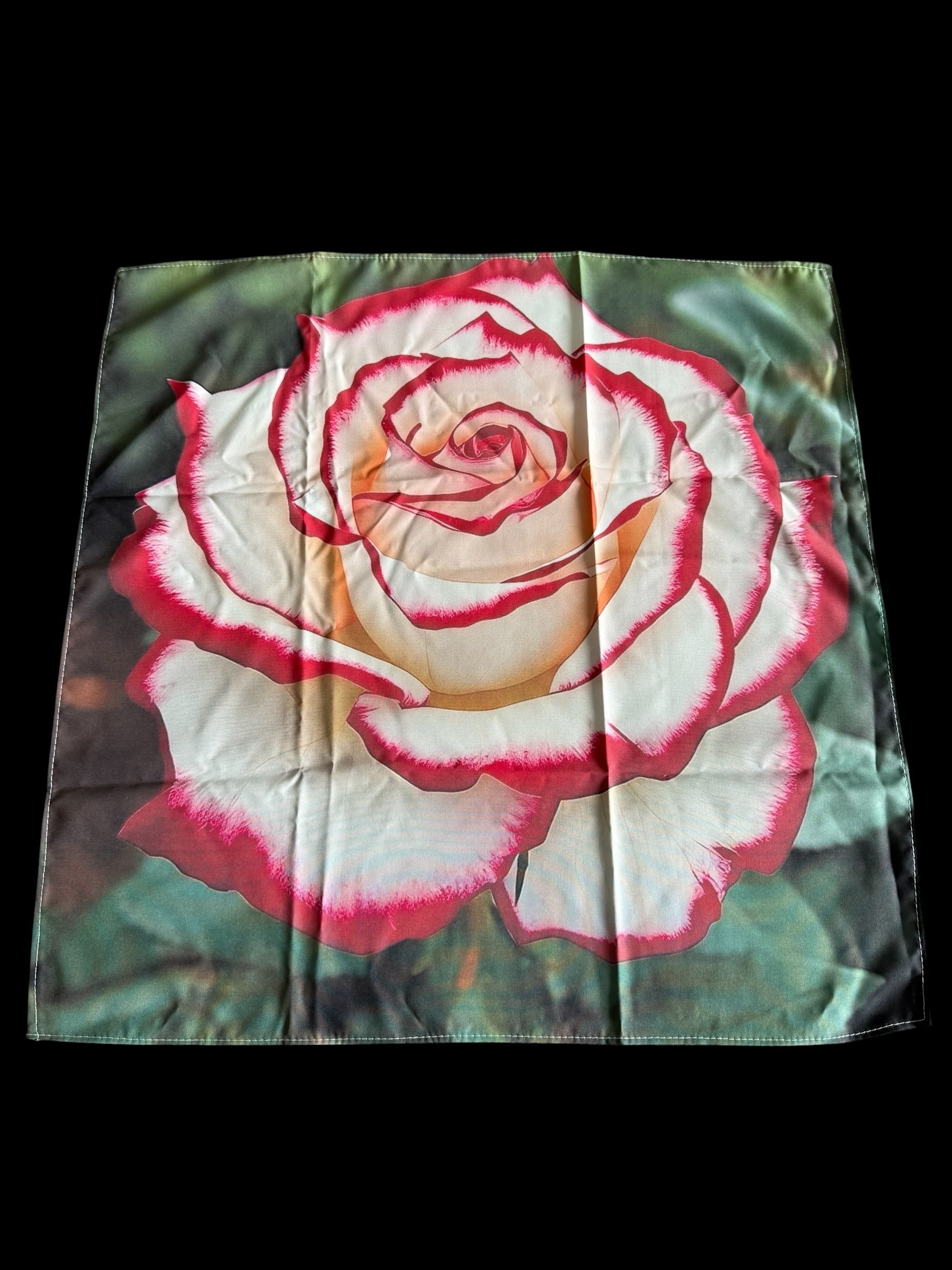 Tuch in 2D-Optik mit Blumenmotiv