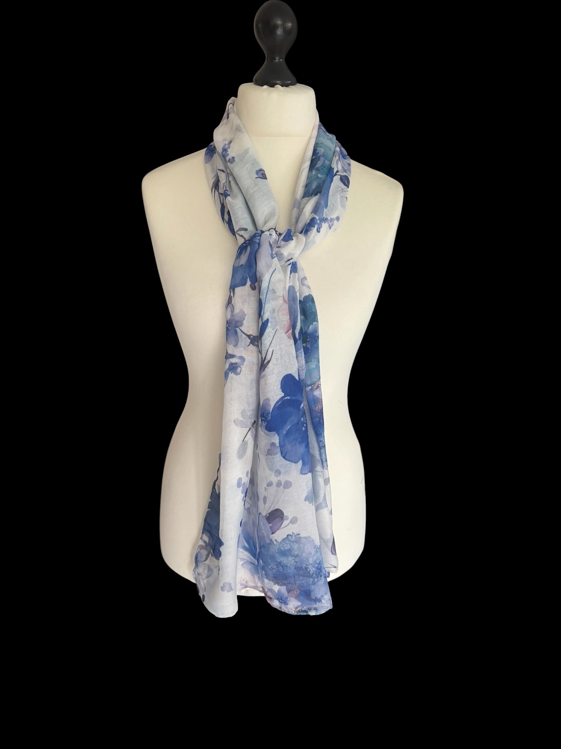 Sommerschal mit Blumnenmuster