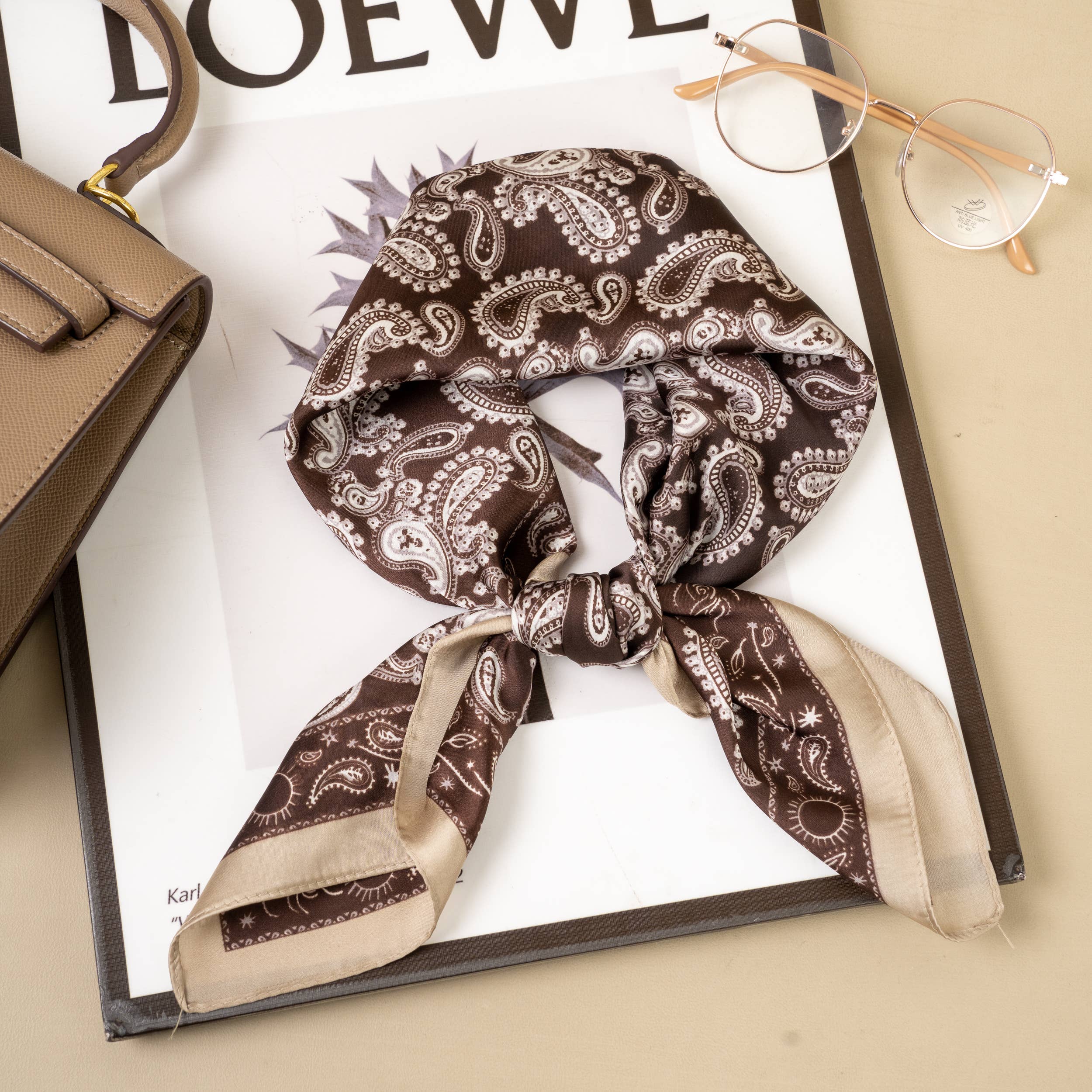 Polyestertuch 70×70 – Seiden-Effekt, Paisley-Muster, schickes quadratisches Tuch: Braun