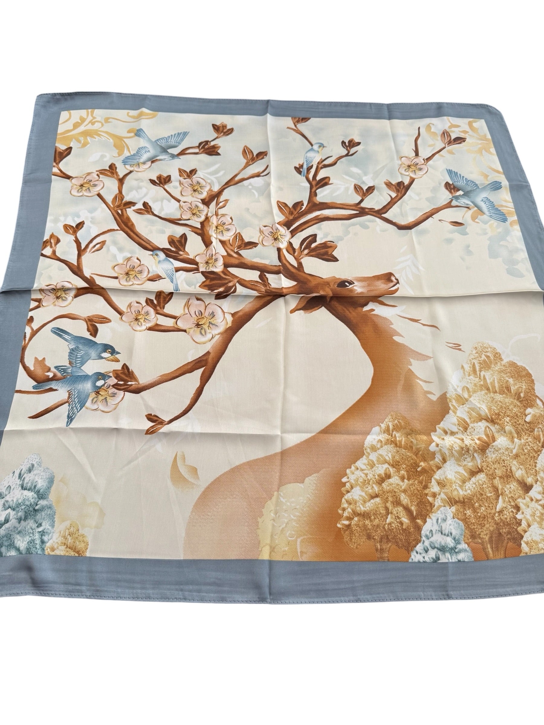 Halstuch mit Hirsch und Blumen