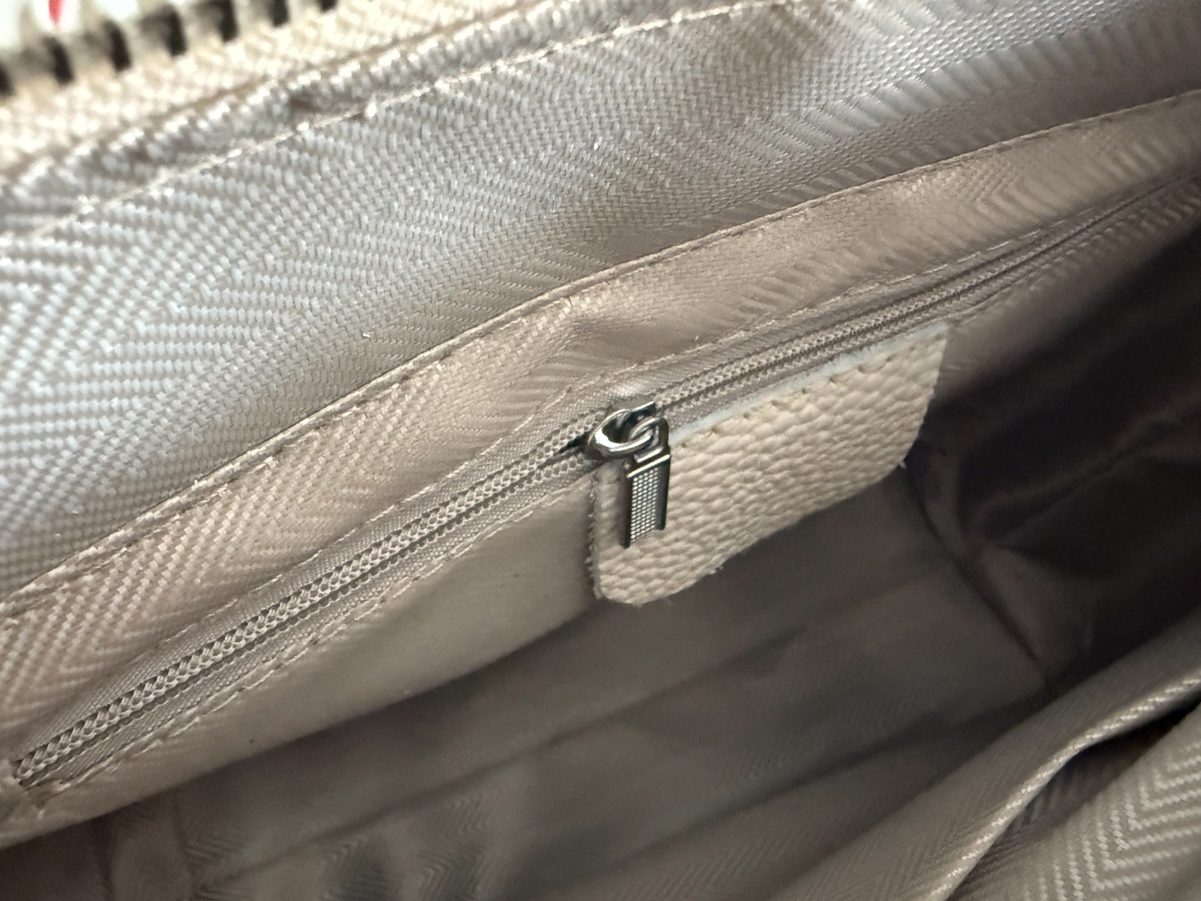 Lederhandtasche beige und blau, mit Schultergurt
