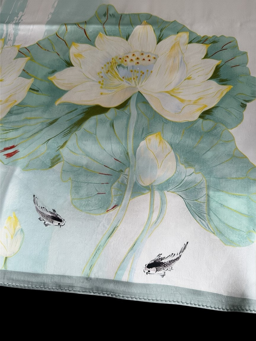 Seidenschal mit Blumen und Koi-Motiv, 100% Seide