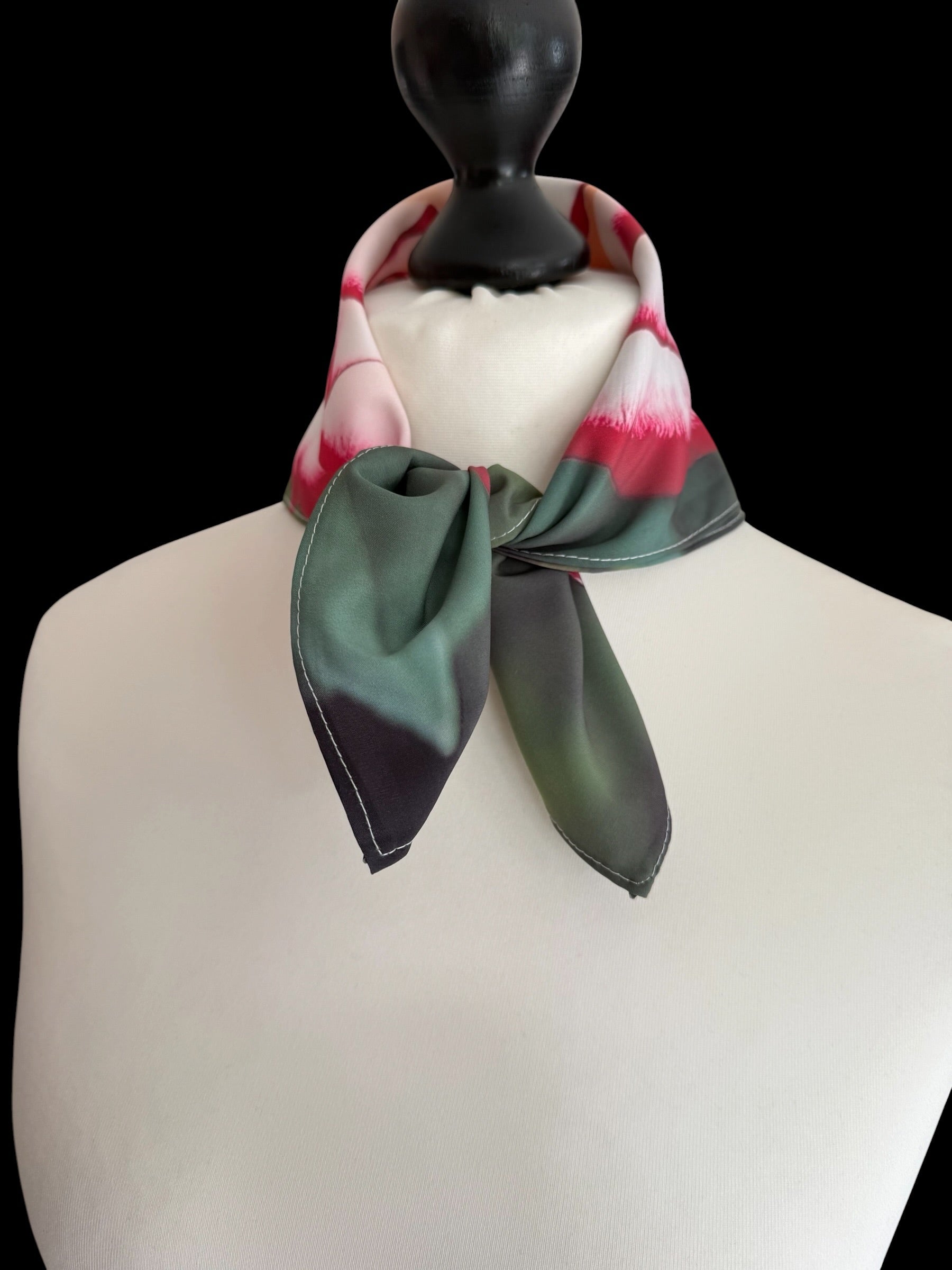 Tuch in 2D-Optik mit Blumenmotiv