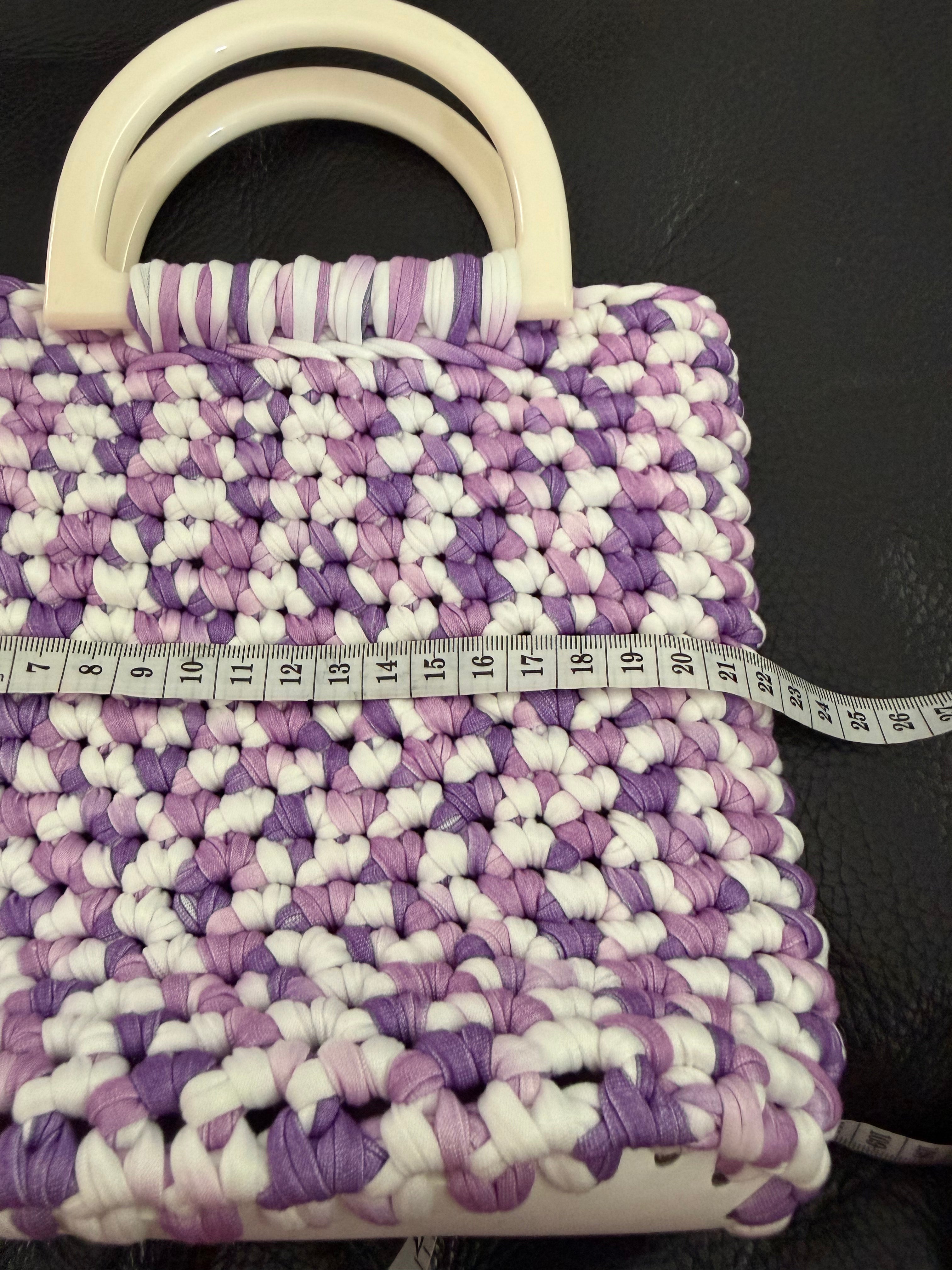 Süße kleine, selbstgehäkelte Handtasche „Fillie“