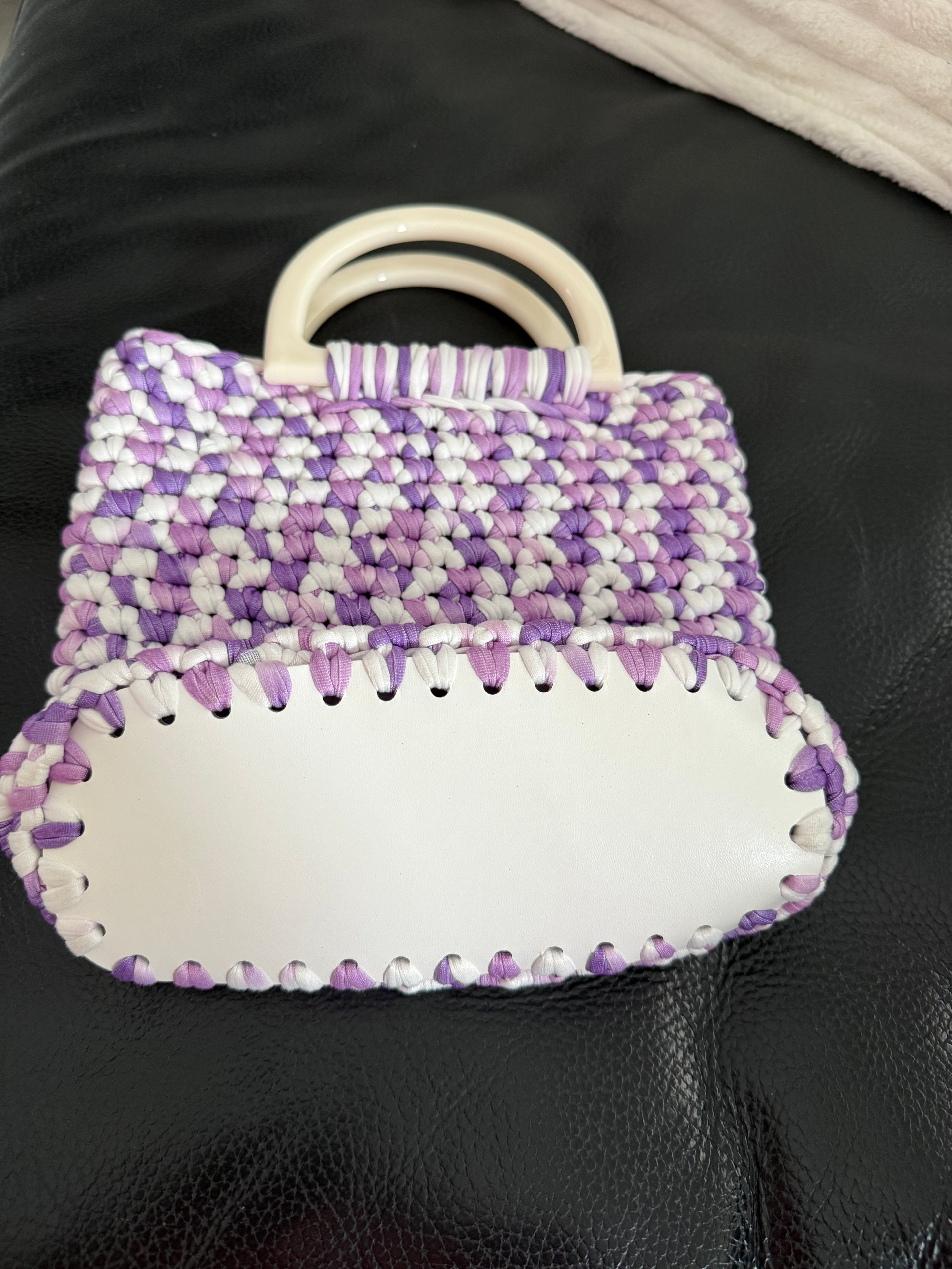 Süße kleine, selbstgehäkelte Handtasche „Fillie“