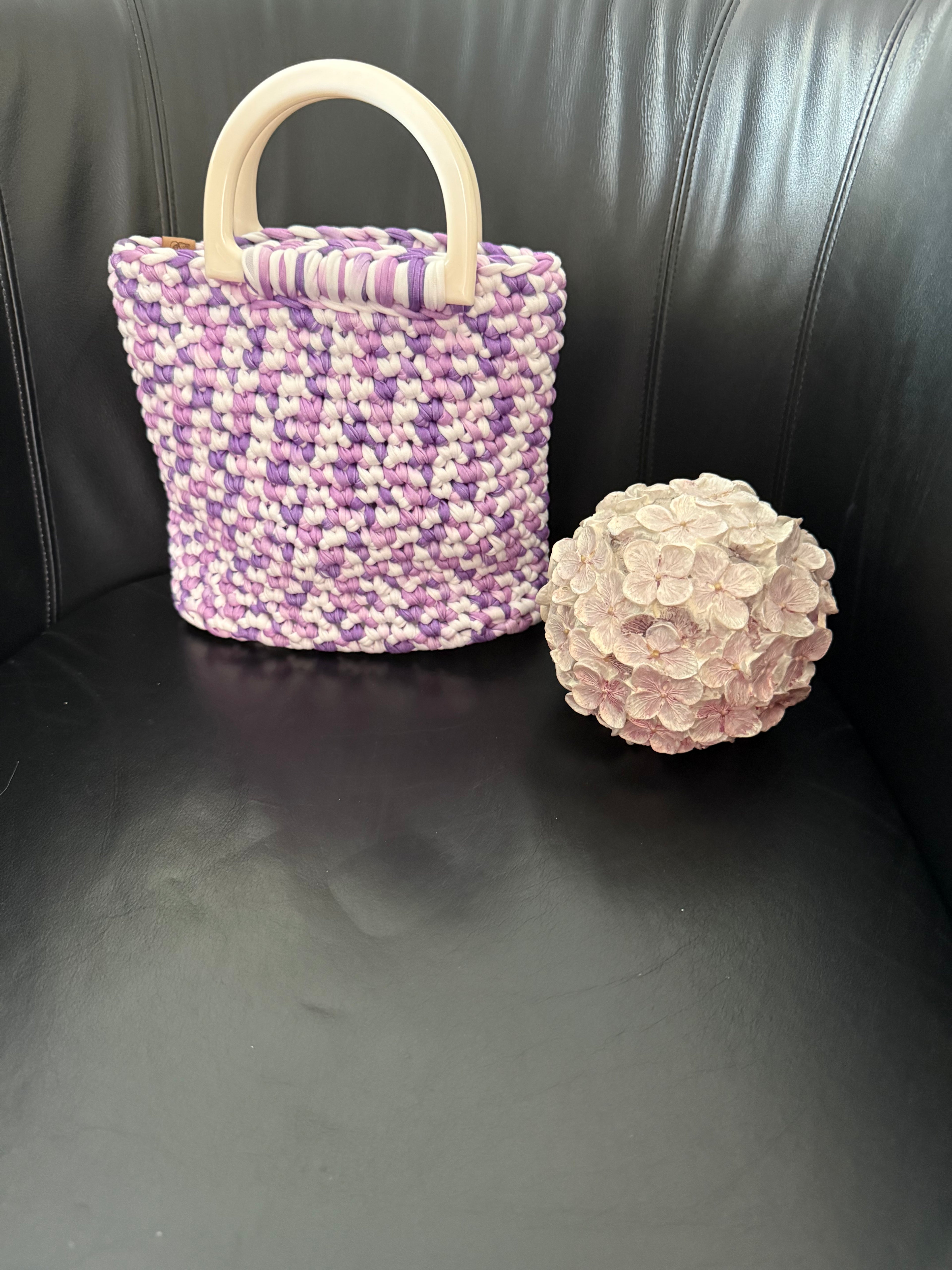 Süße kleine, selbstgehäkelte Handtasche „Fillie“