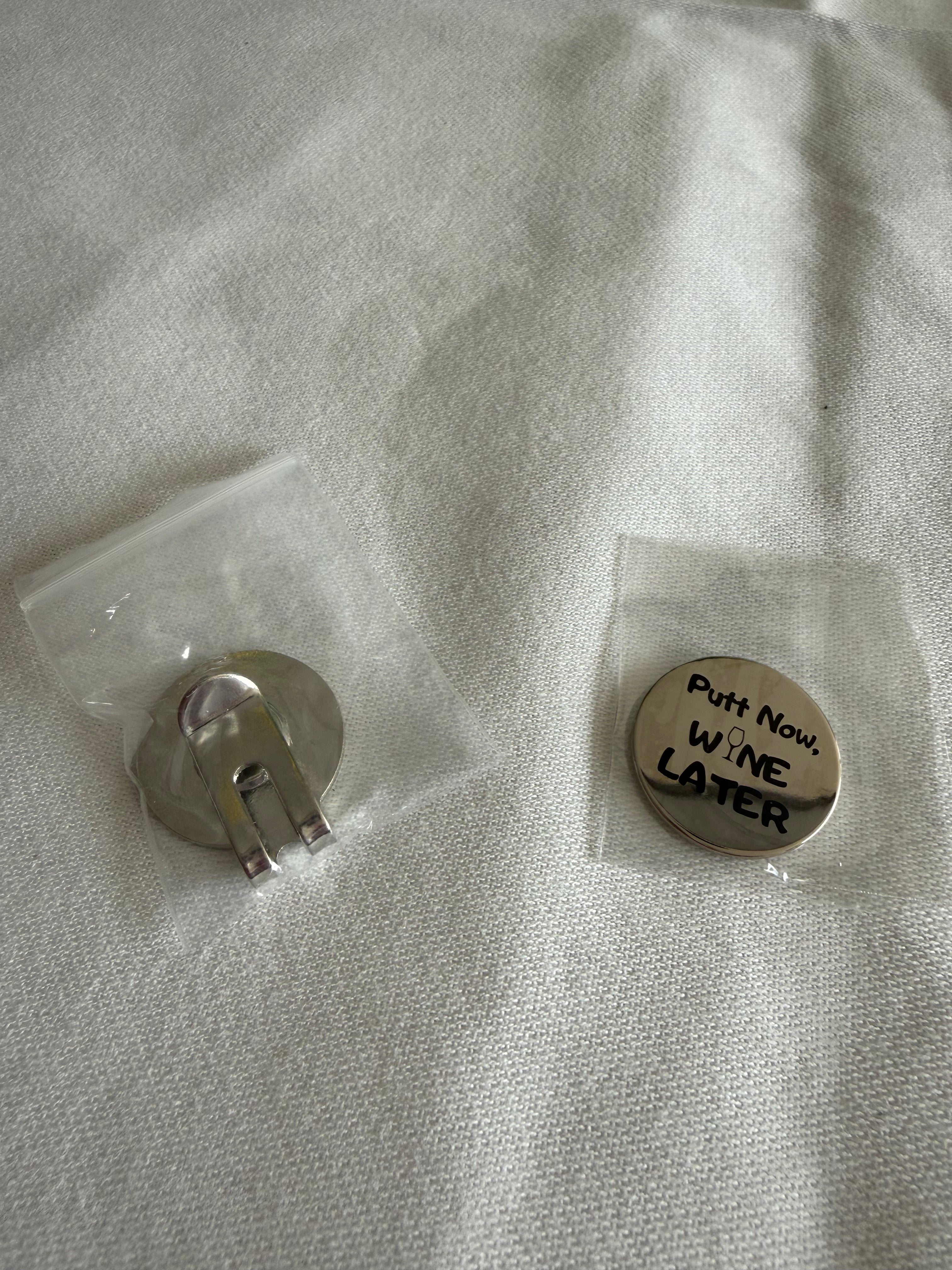 Ballmarker „Putt Now, Wine Later“