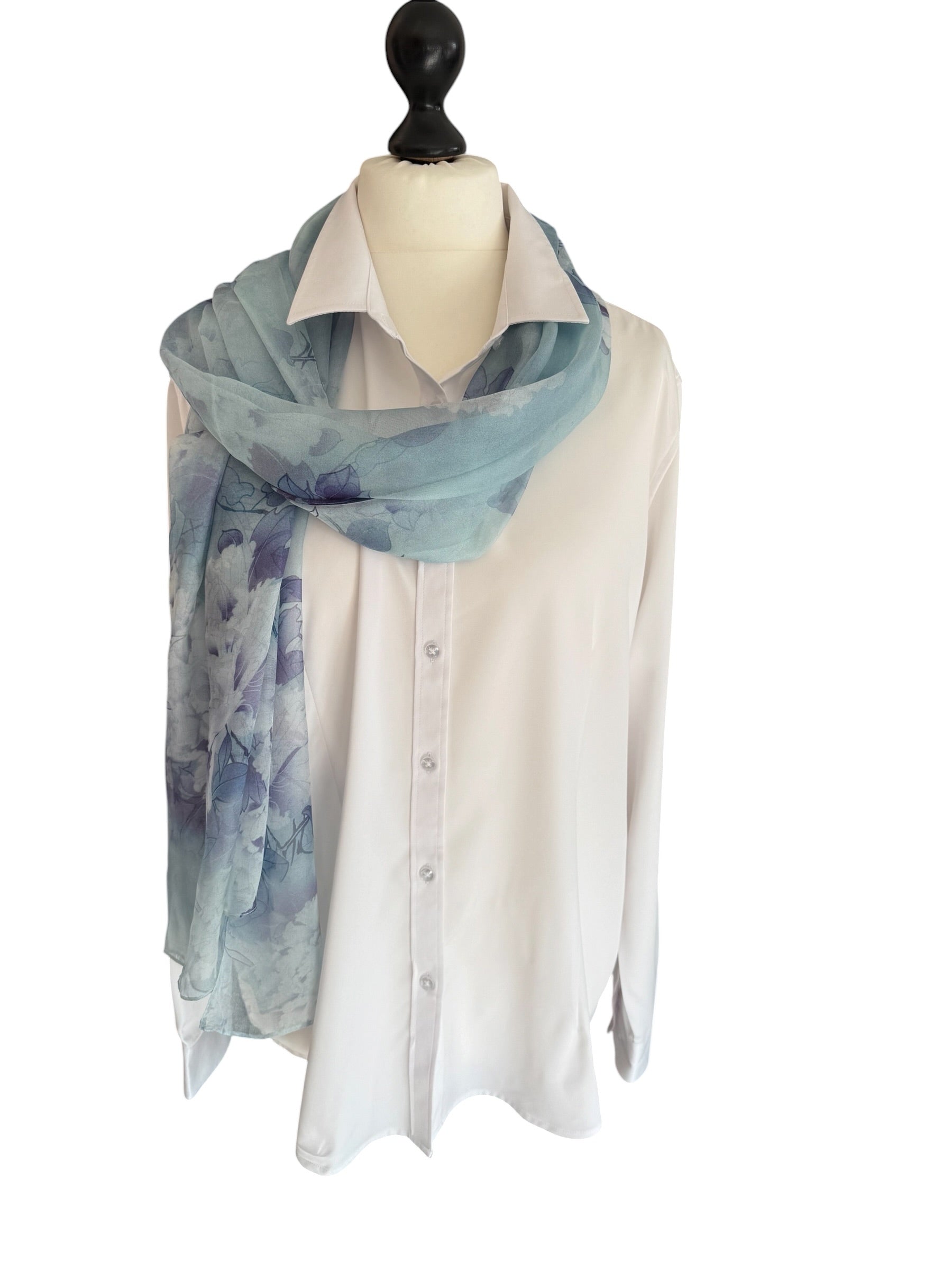 Seidenschal mit Blumenmotiv