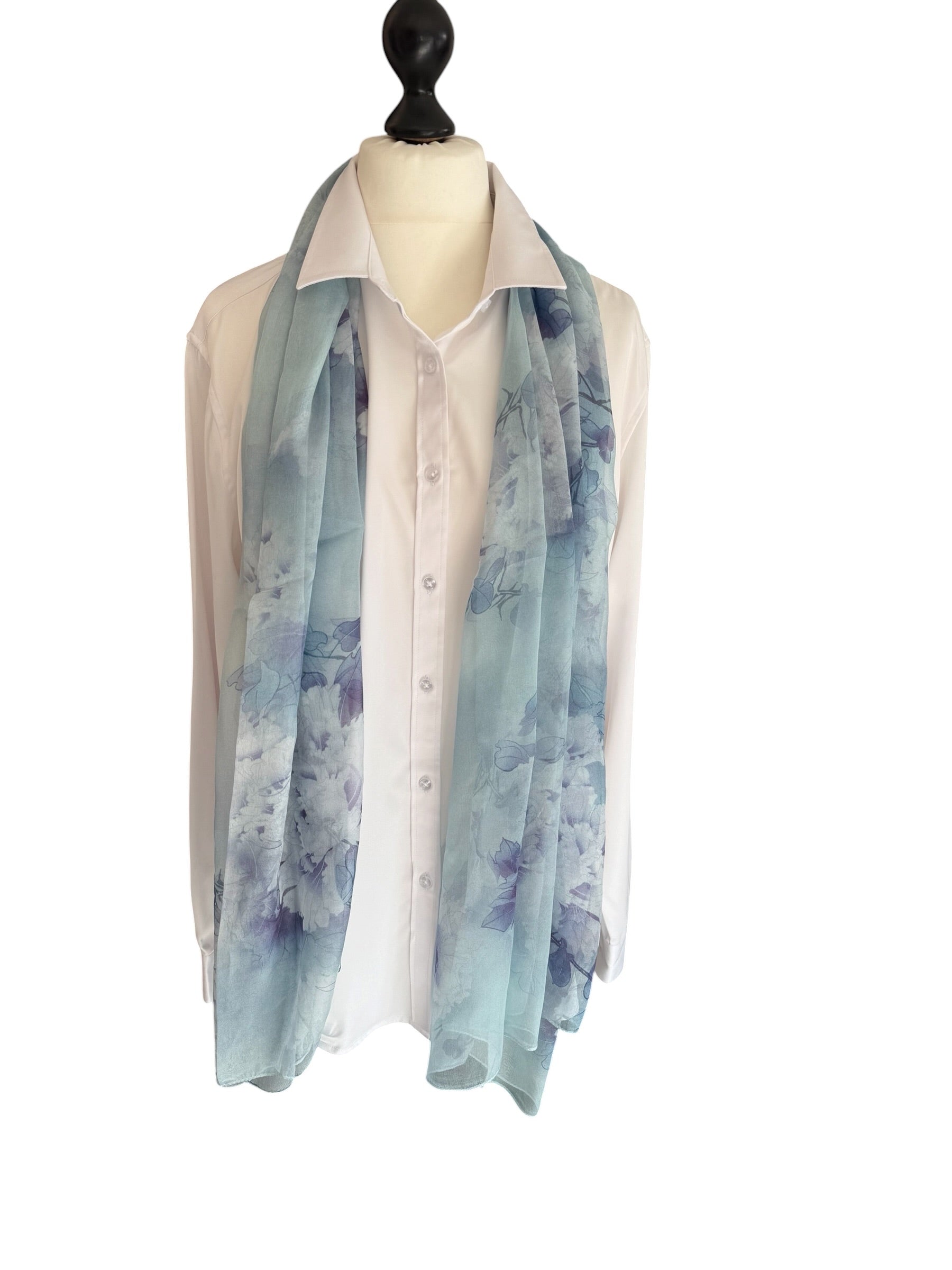 Seidenschal mit Blumenmotiv